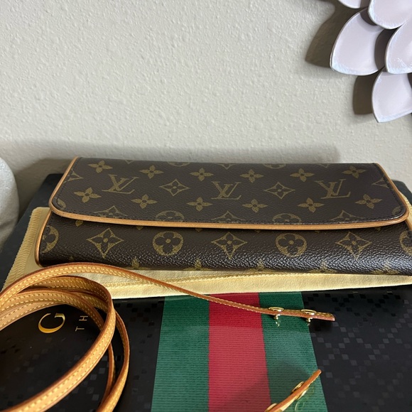 LOUIS VUITTON MONOGRAM TWIN POCHETTE BELT BAG - Picture 2 of 10